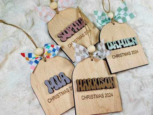 Retro name ornament w/ checkered bows