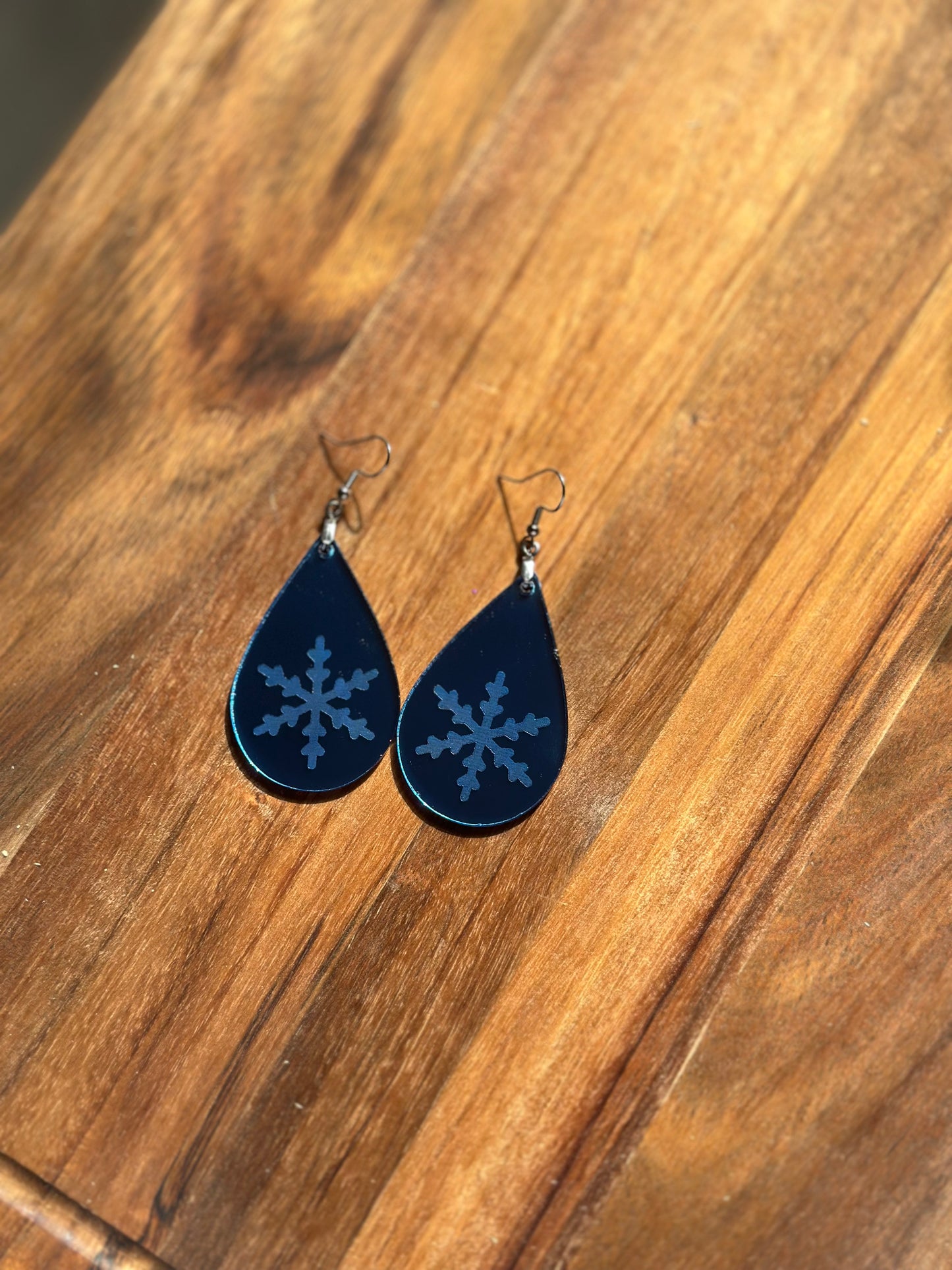 Mirror acrylic snowflake drop earrings