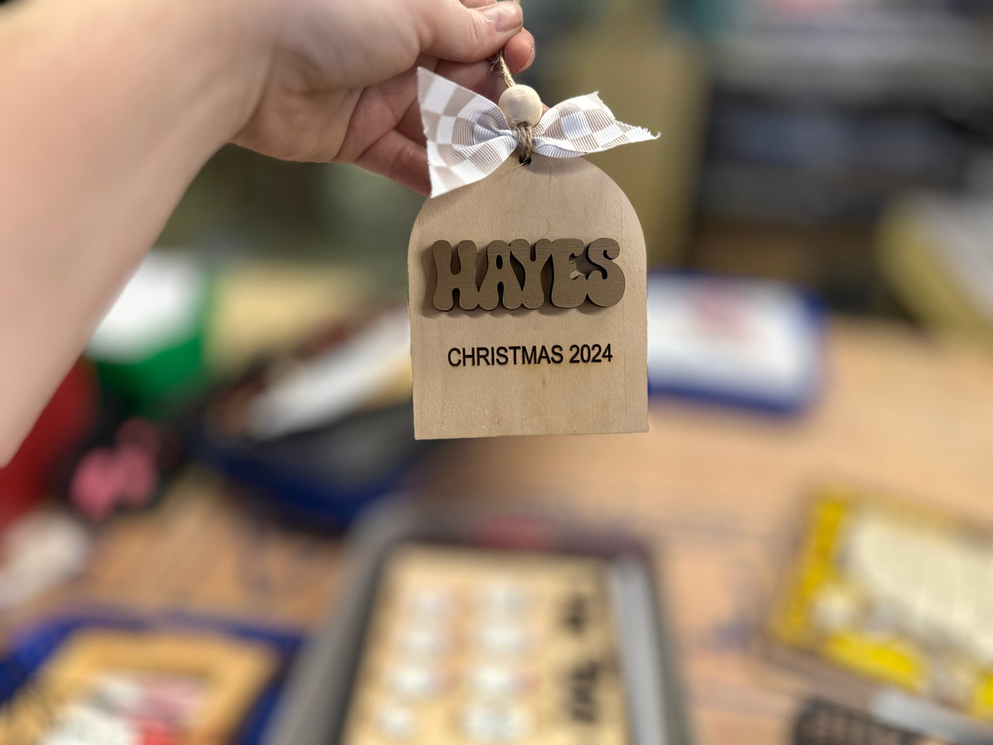 Retro name ornament w/ checkered bows