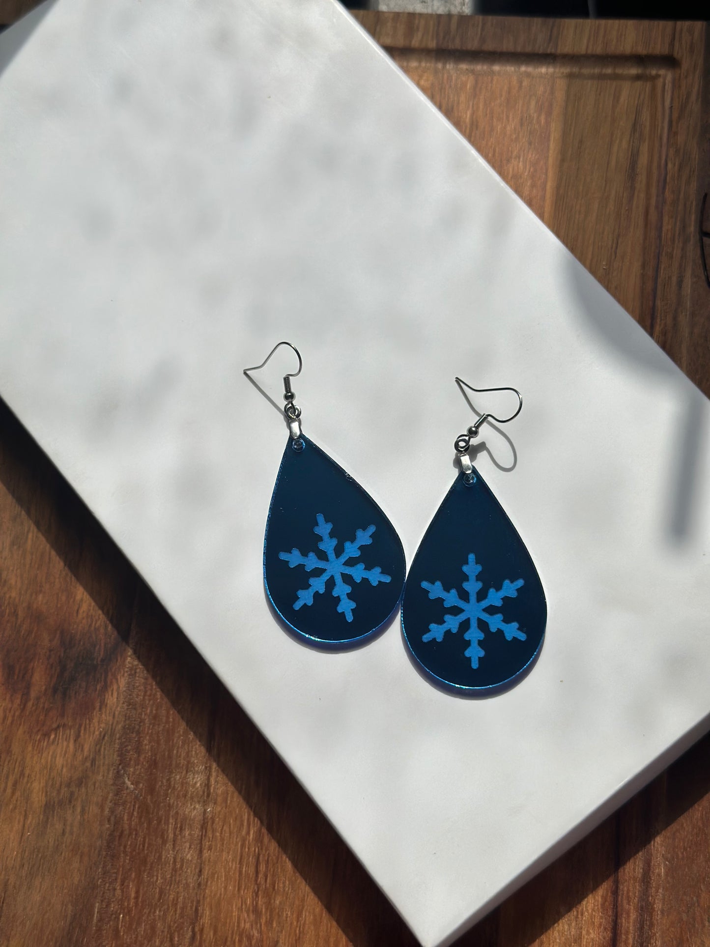 Mirror acrylic snowflake drop earrings