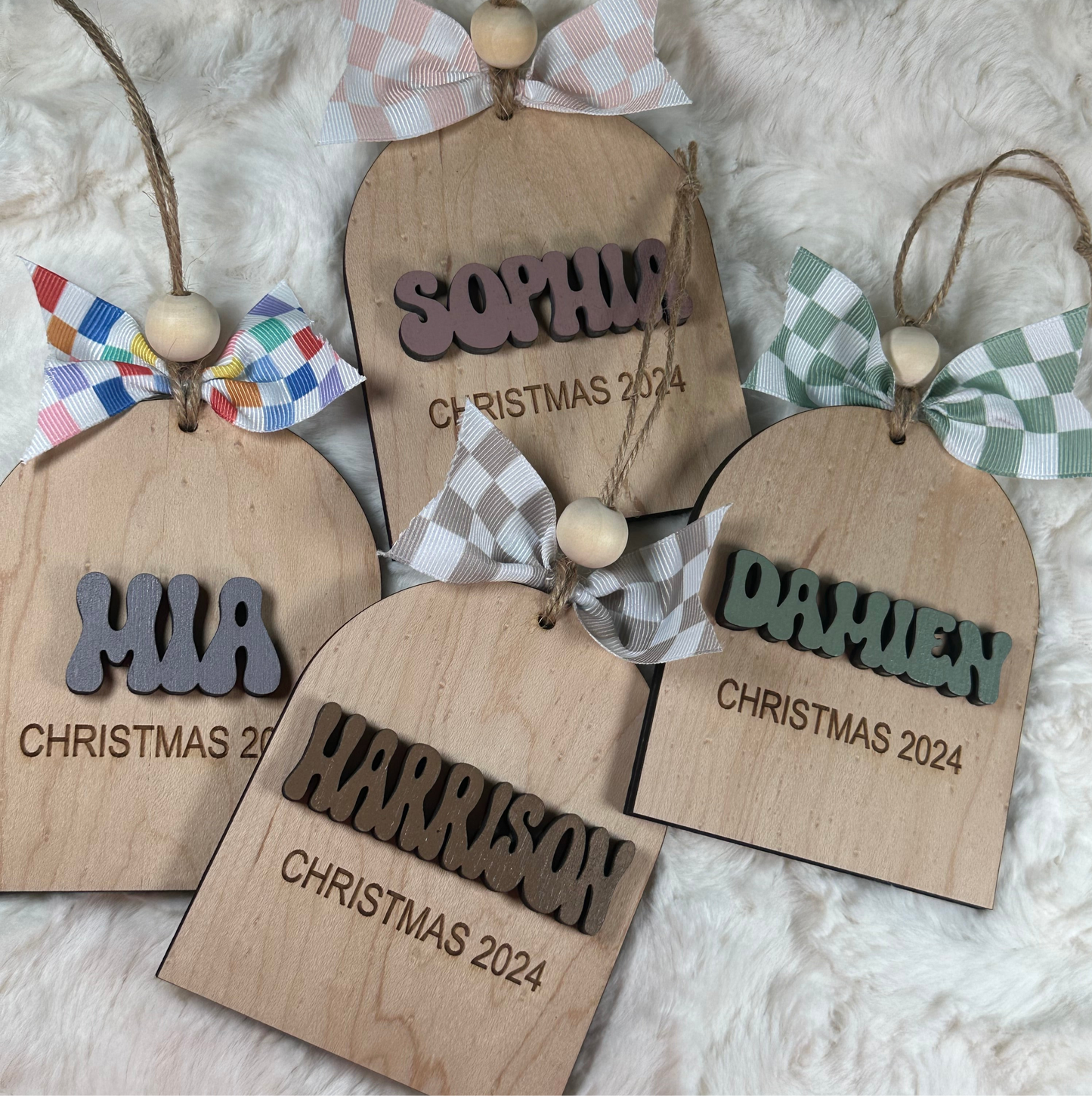 Retro name ornament w/ checkered bows