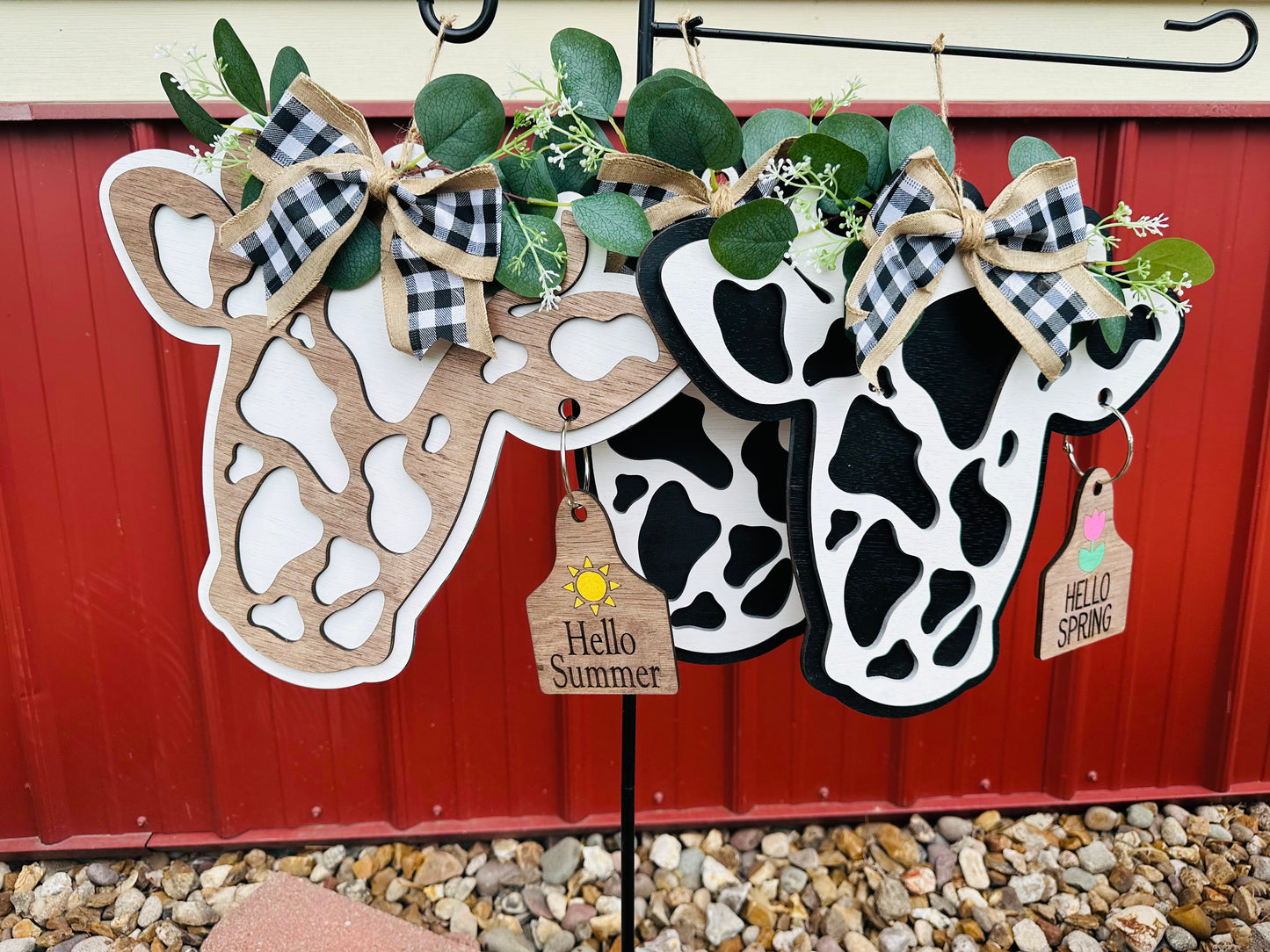 Interchangeable cow door hanger