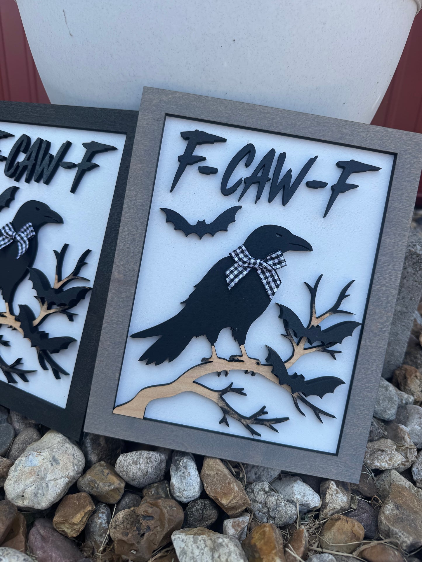 F-Caw-f shelf sitter
